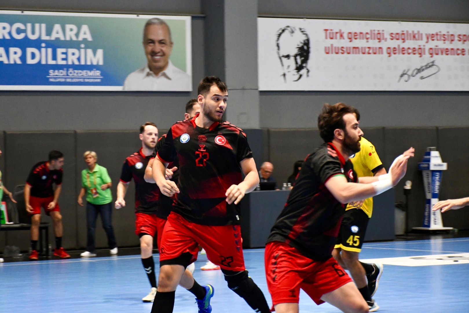 Nilüferli hentbolcular yoluna kayıpsız devam ediyor