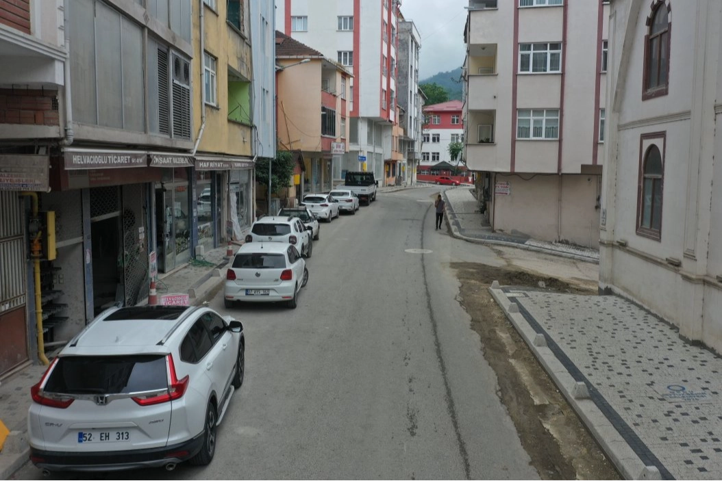 Ordu Kumru Karacalı’da kaldırımlar yenileniyor