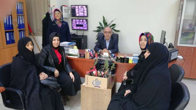 Saadet Gebze kadın kolları okullara fidan dağıttı
