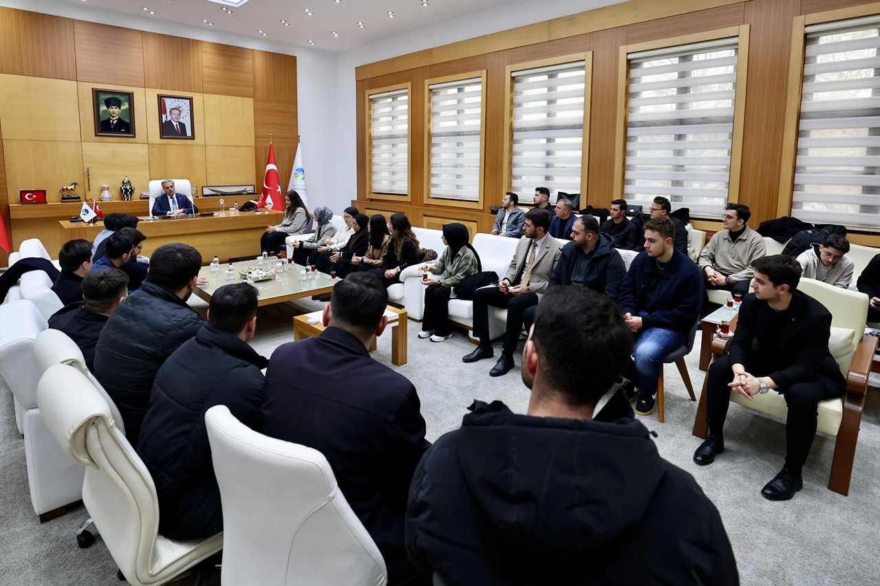 Sakarya'da Başkan Alemdar, gençlerle Sakarya’nın geleceğini konuştu