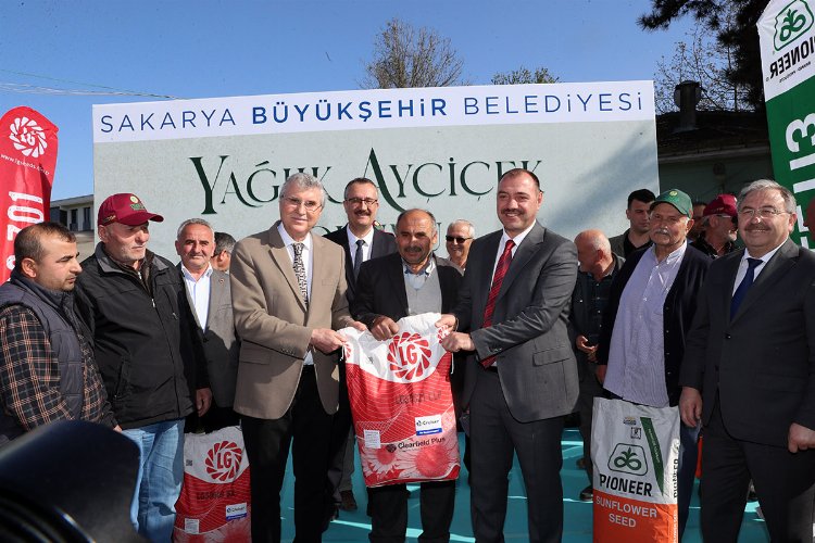 Sakarya'da üreticiye 10 bin 640 kilogram yağlık ayçiçeği tohumu desteği