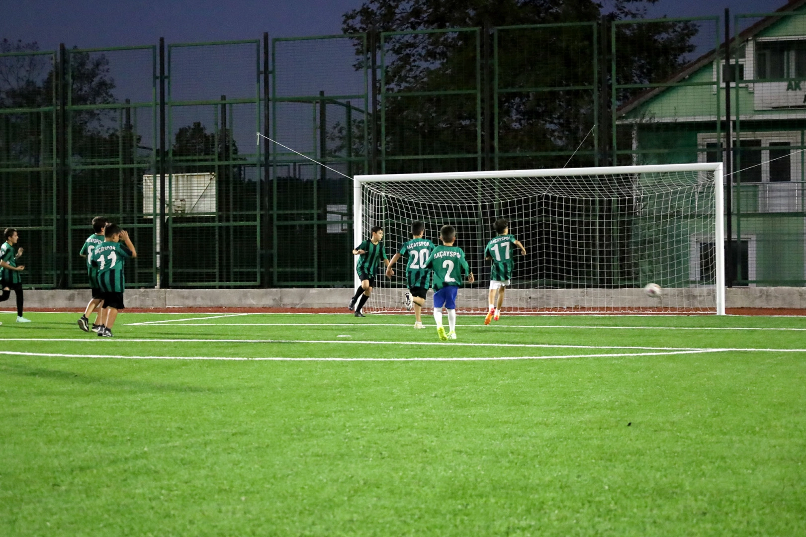 Sakarya Sapanca'da gençler için yeni spor alanı Sakarya Sapanca'da gençler için yeni spor alanı