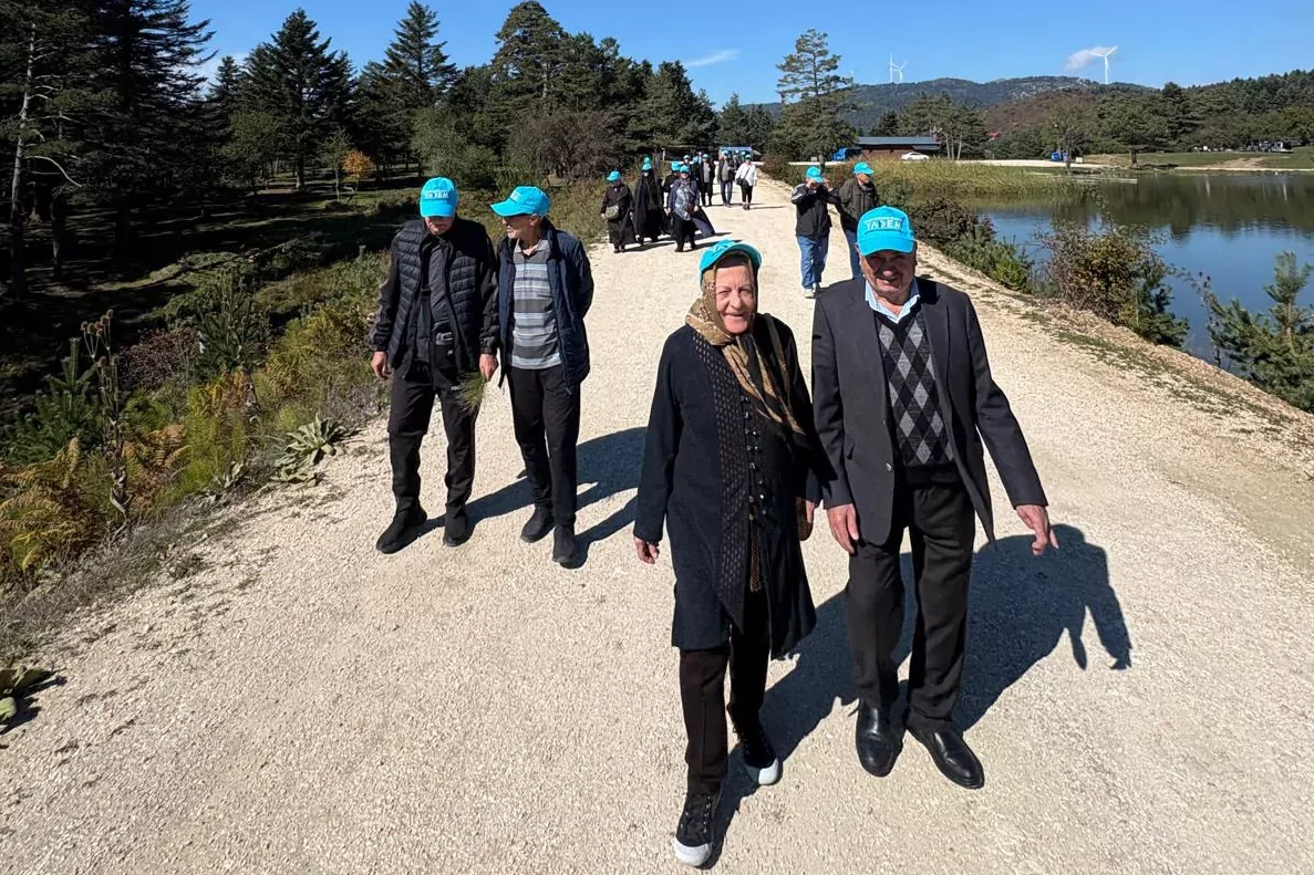 Sakarya YADEM yaşlılarından Taraklı Karagöl’de huzur dolu gün