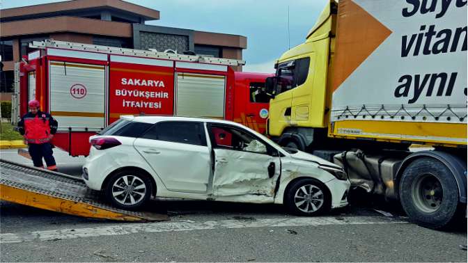 Sapancada trafik kazası: 5 yaralı