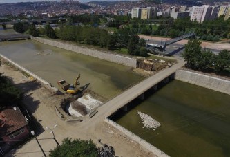 Sarıdere üzerine yaya köprüsü yapılıyor