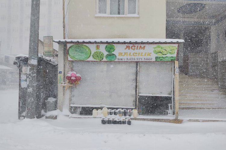 Sason'da esnaf işyerleri açmakta zorlandı 