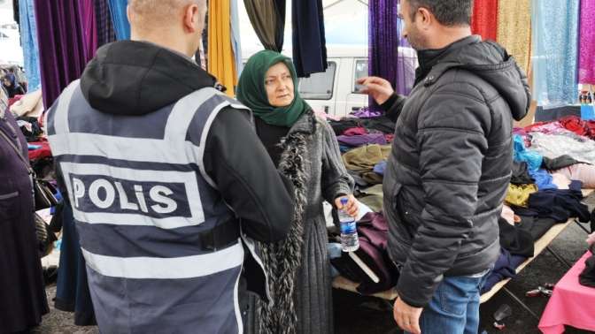 Semt pazarında ,Hayırlı Pazarlar”uygulaması