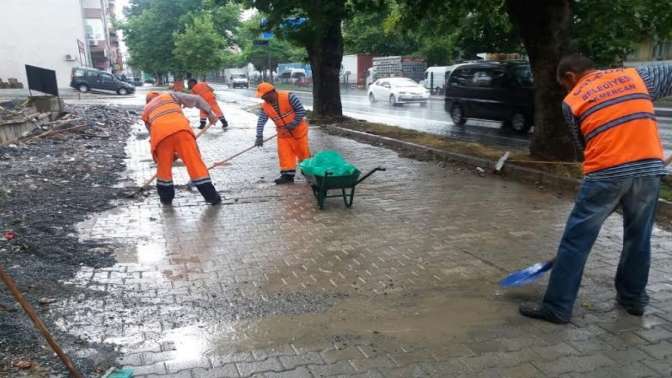 Şiddetli Yağmur Sonrası Belediye Seferber Oldu