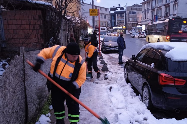 İstanbul Eyüpsultan'da 'kar'ın izleri temizleniyor
