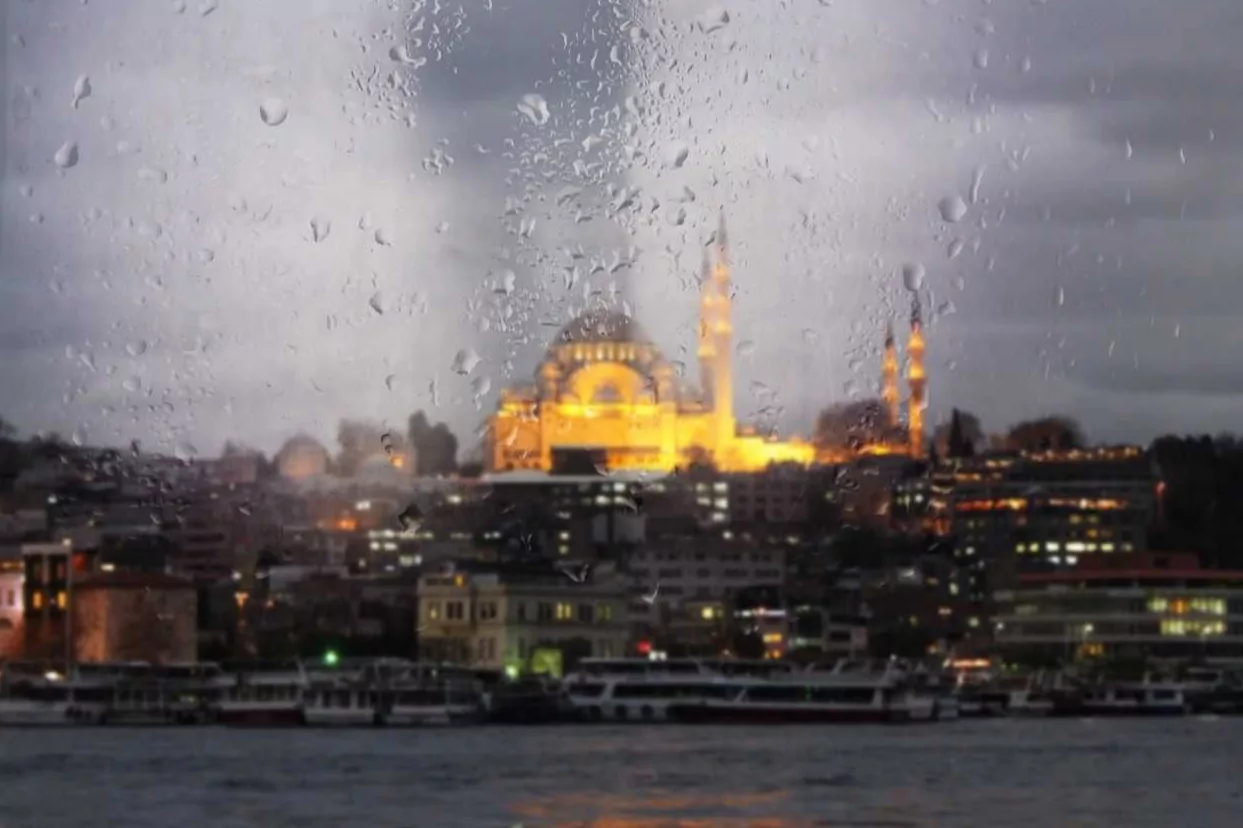 İstanbul, Kocaeli, Yalova, Sakarya ve Zonguldak'ta eğitime 1 gün ara verildi! Motosikletlerin trafiğe çıkışı yasaklandı