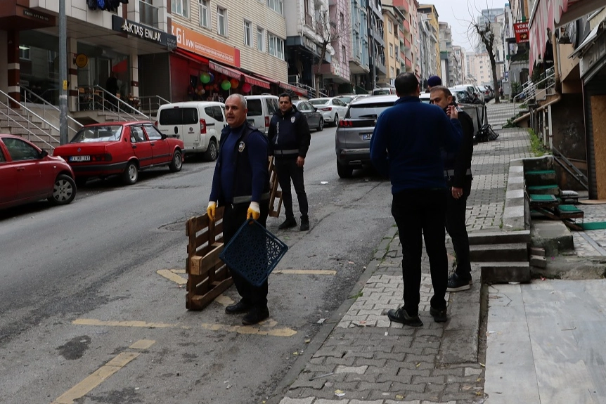 İstanbul Maltepe’deki işgallere zabıta müdahalesi sürüyor