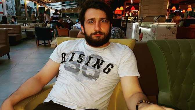 Talihsiz genç inşaat duvarı kurbanı oldu
