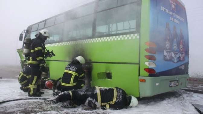 Tamire giden halk otobüsünde çıkan yangın korkuttu
