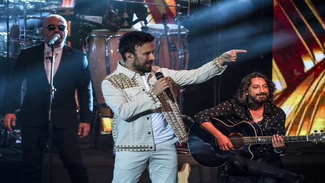 Tarkan Harbiyede konser verdi