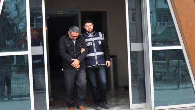 Tartıştığı yolcusunu bıçakladı