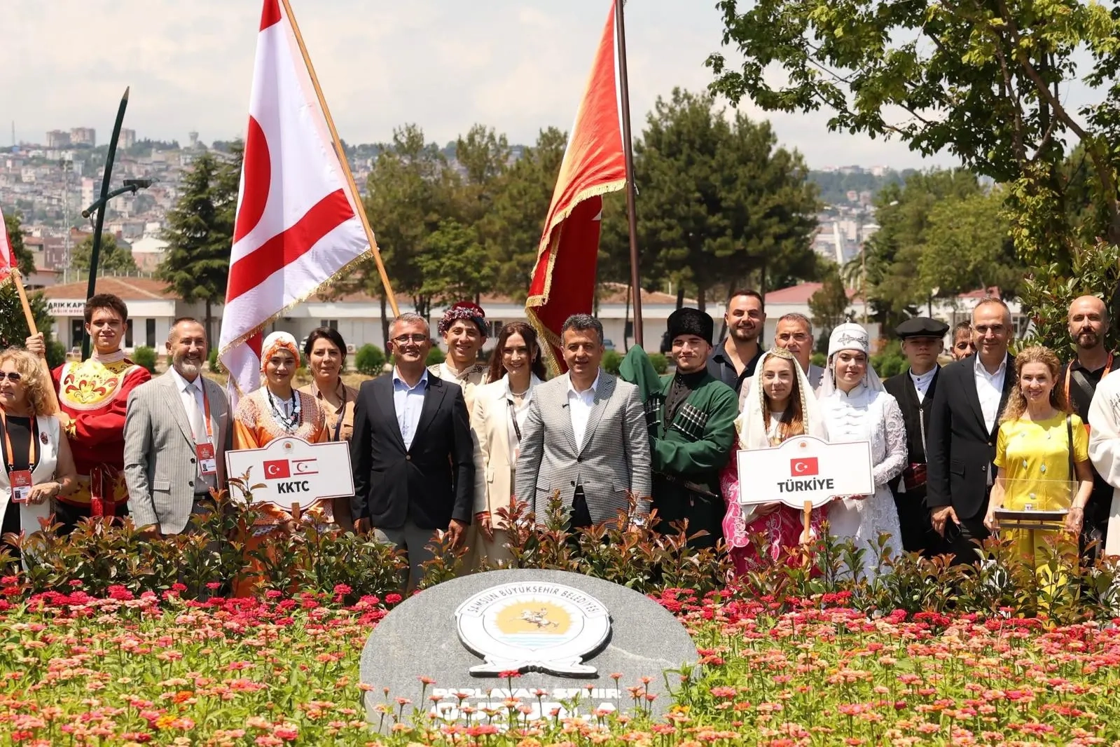 12 ülkeden dansçılar Samsun'da Başkan Doğan’ı ziyaret etti