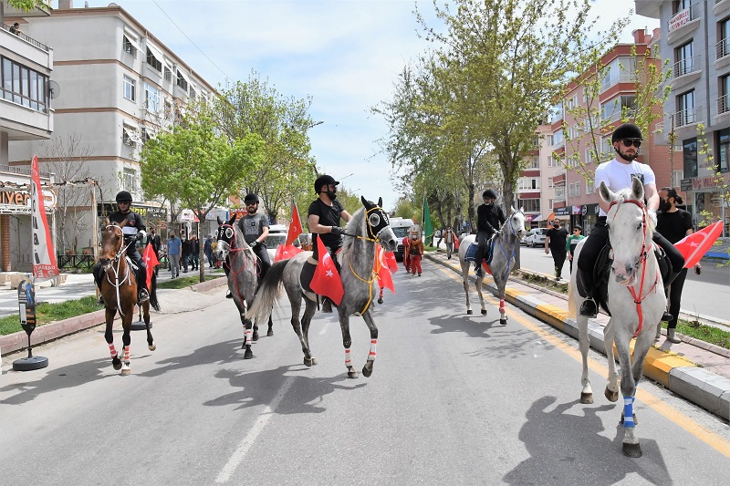 Aksaray'da kısıtlamada atlı mehteran morali