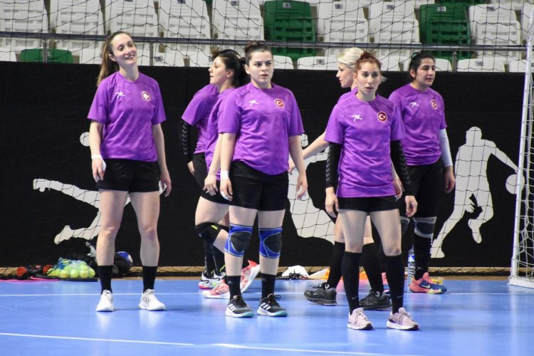 A Milli Kadın Hentbol Takımı, Giresun'da medya ile buluştu