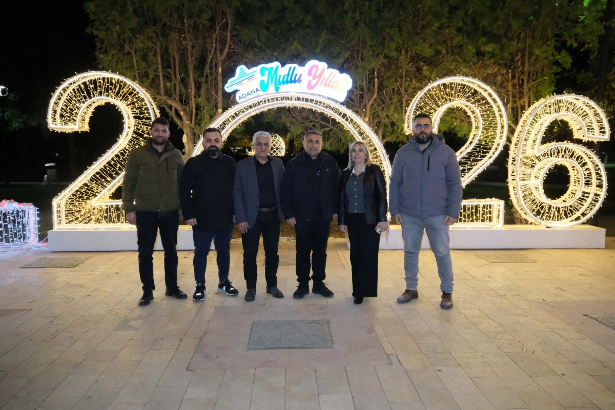 Adana’da 10 noktada yeni yıl ışıklandırması ile renkli görüntüler oluştu