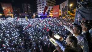 “Adana Kumpaslara İtiraz Ediyor, İradesine Sahip Çıkıyor” “Ya Hep Beraber Ya Hiçbirimiz”