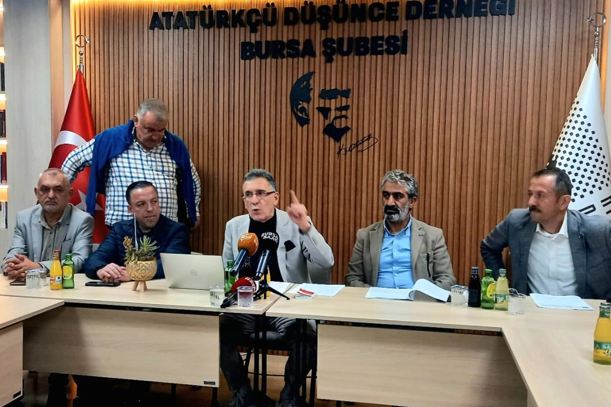 ADD Bursa: Cumhuriyeti ve devrimi her gün anıyoruz, koruyacağız