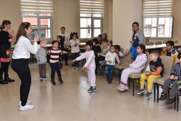 Afetzede çocukların yüzleri Kartepe'de güldü