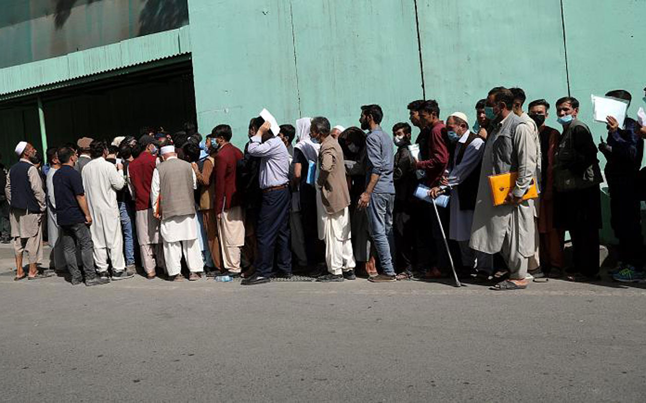 Afganistan’da yüz binlerce kişi Türk vizesine başvurdu