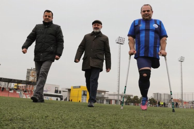 Ahmet Çolakbayrakdar'dan 'ampute' takımına kutlama