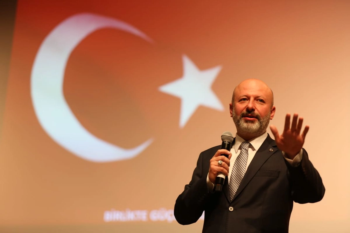 Ahmet Çolakbayrakdar: 