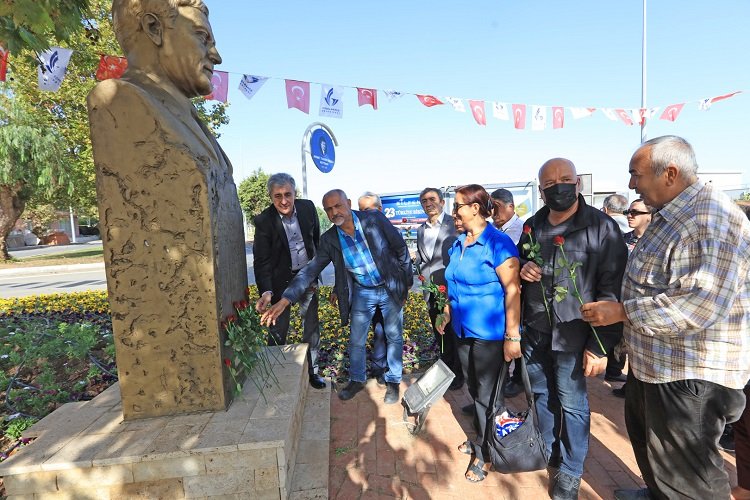 Ahmet Taner Kışlalı Güzelbahçe'de anıldı