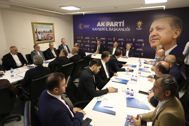 AK Parti Kayseri'den bakan ve başkanlı istişare toplantısı