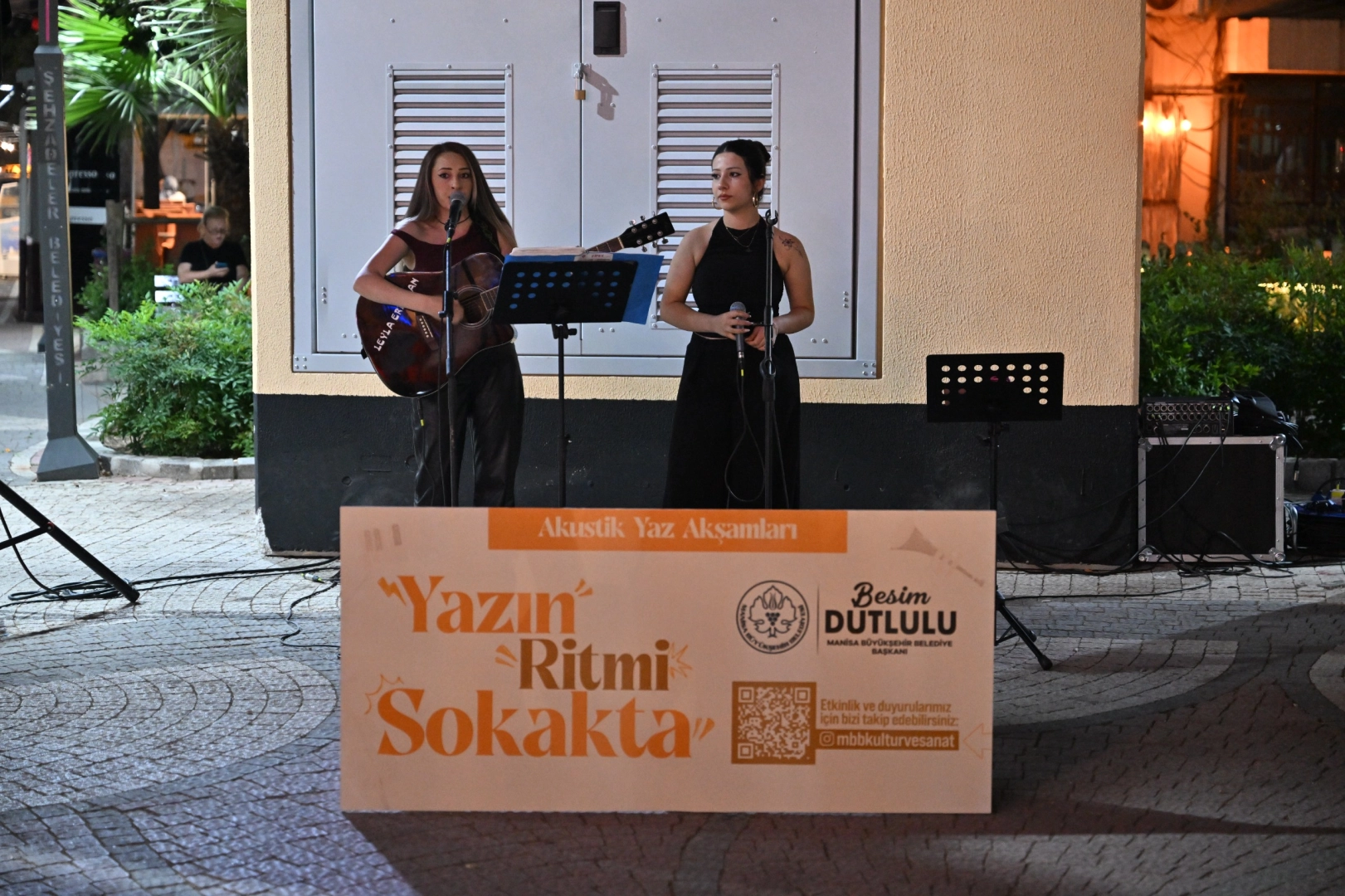 Akustik Yaz Akşamları ile müziğin ritmi Manisa'da