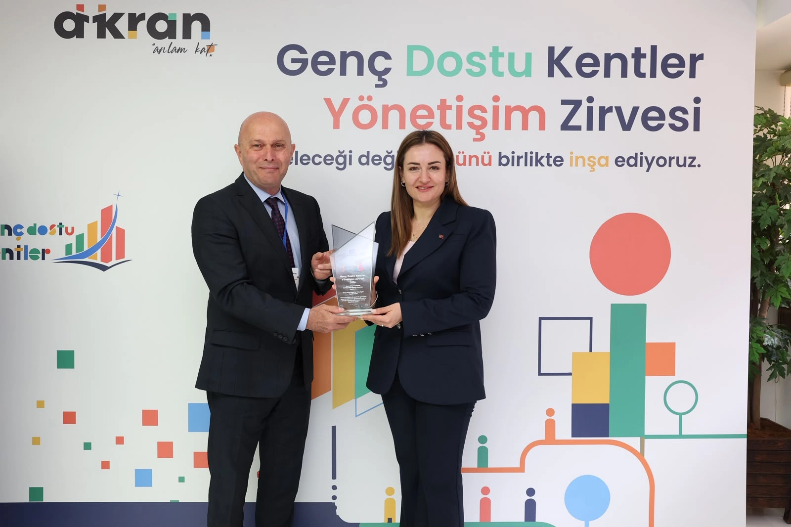 Antalya’ya ‘Genç Dostu Kent’ ödülü