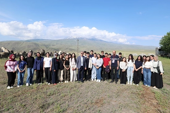 Ağrı Dağı eteğinde Bilim Kafe buluşması