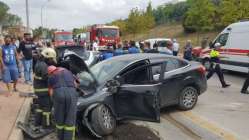Araçların çarpıştığı kazada 1 ağır 3 kişi yaralandı
