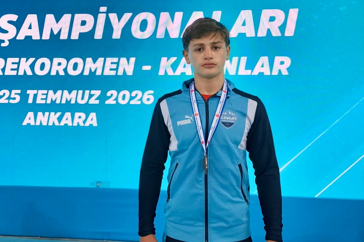 Ağrılı sporcu Miraç güreşte Türkiye üçüncüsü oldu