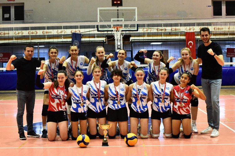 Ata Sporlu kızlar voleybolda Manisa'yı temsil edecek