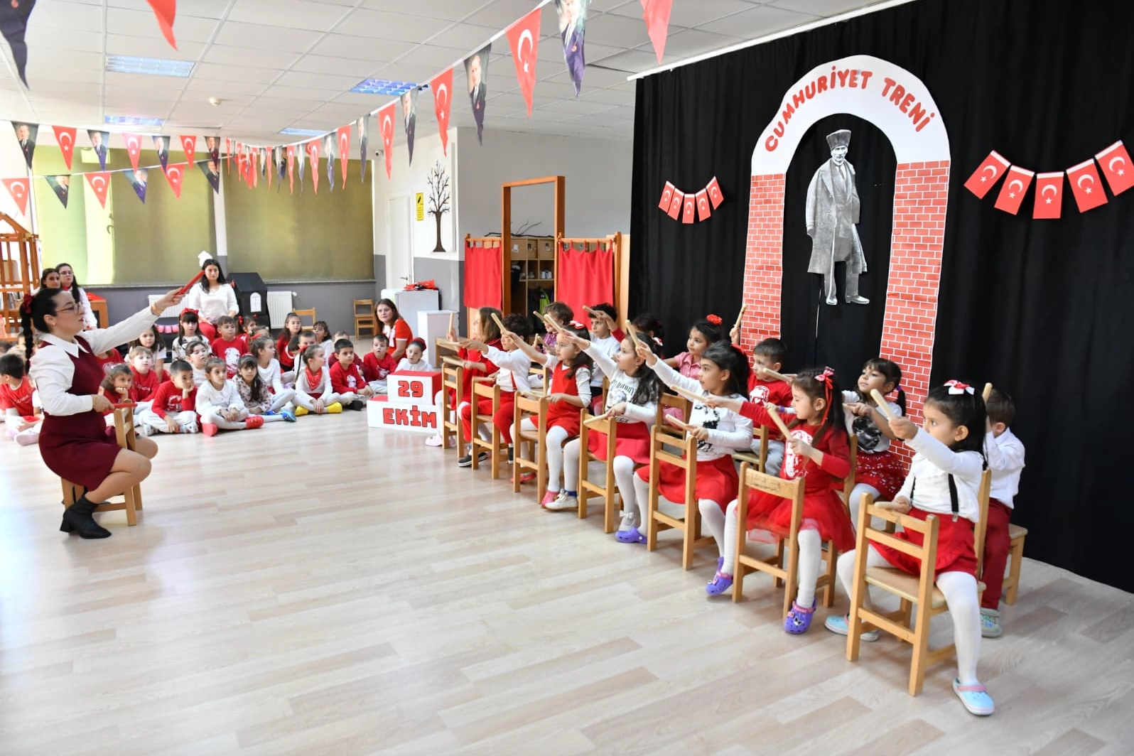 Atam Kreşlerde Cumhuriyet coşkusu