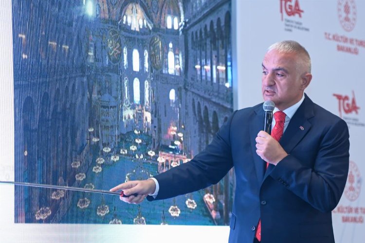 Ayasofya'da 'yeni' dönem... Yabancıya ücretli, vatandaşa bedava!