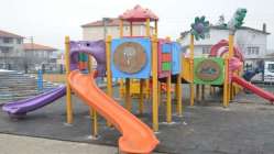 “Aydınlık Mahallesindeki Parkta Çocuk Oyun Grupları Yenilendi”