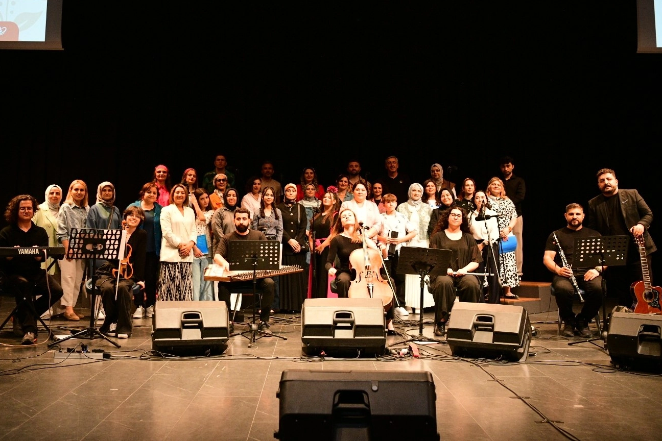 Çayırova’da 80’ler 90’lar konserine büyük ilgi
