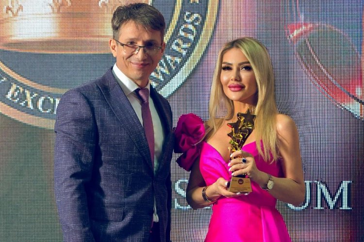 Başarılı yapımcı Esin Yum'a Azerbaycan'dan ödül