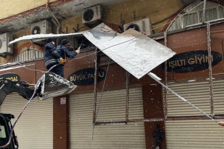 Başkan Şahin Gaziler Caddesi'nde inceleme yaptı 