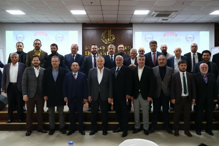 Başkan Büyükkılıç'a yılın ilk ödülü Kayserililerden