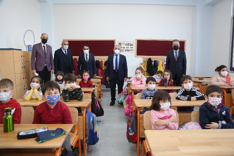 Başkan Büyükkılıç'dan İlmiye- Ahmet Büyükkılıç İlkokulu'na ziyaret 