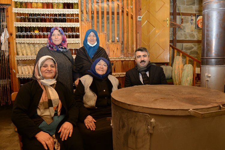 Başkan Yılmaz Bursa Yıldırım'ı mahalle mahalle geziyor 