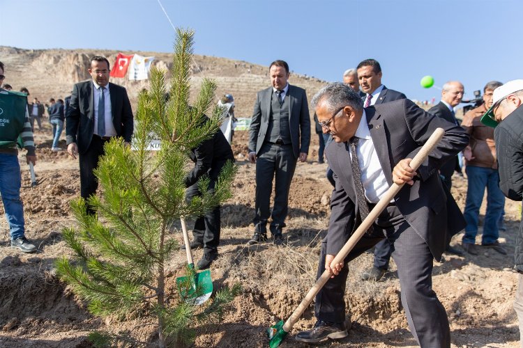 Bakanlık ve ile Büyükşehir Belediyesi’nden Erciyes’te ağaçlandırma töreni