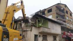 Bekirdere’deki metruk ev yıkıldı