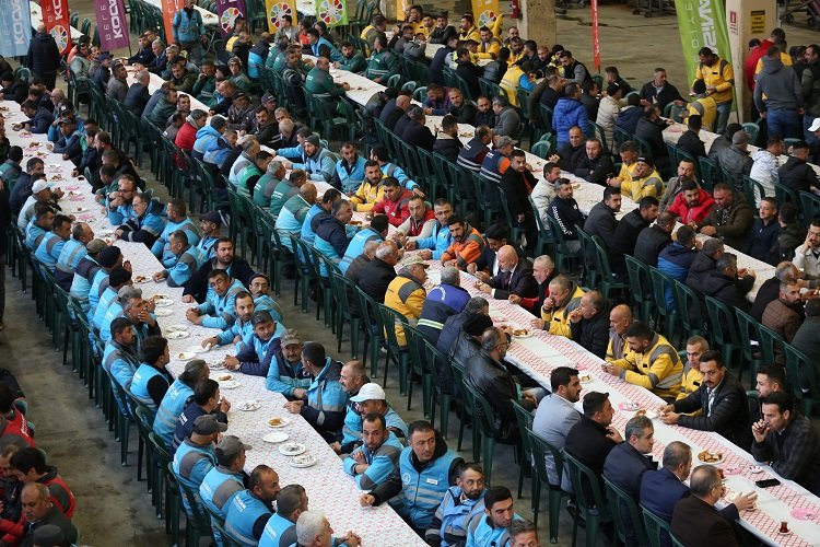 “Belediyede her çalışanın sendikası, ‘Ahmet Çolakbayrakdar’dır”