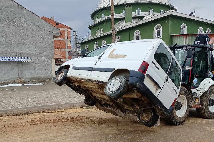 Bilecik Pazaryeri'nde hurda araç avı!